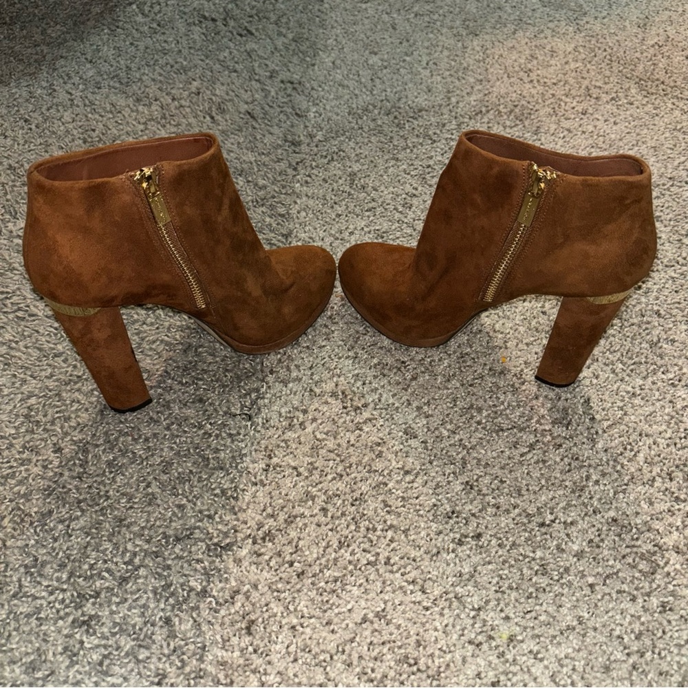 ••• SOLD ••• Michael Kors Brown Suede “Haven” Booties Size 7 - Picture 2 of 6